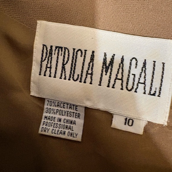 Chic Long Sleeve Tan Dress with Belt - Picture 4 of 5